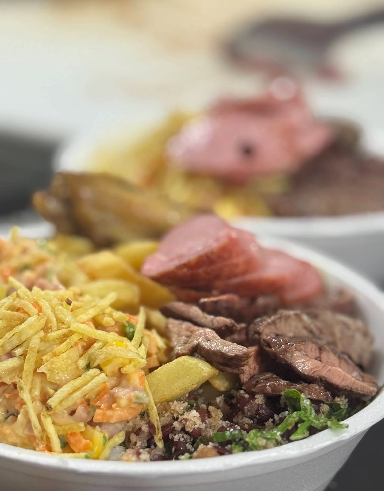 Prato feito do Restaurante Sete com picanha, calabresa e acompanhamentos